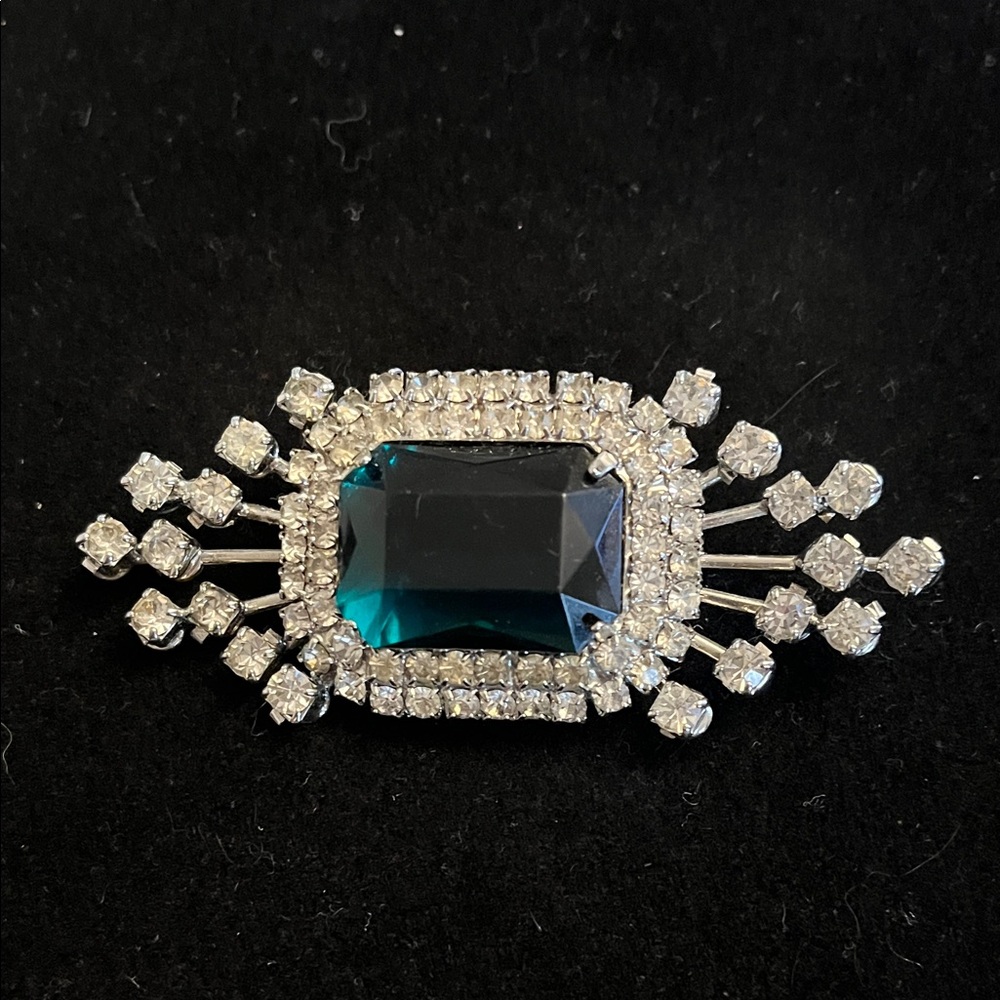 Elegant Silver and Blue Gem Brooch